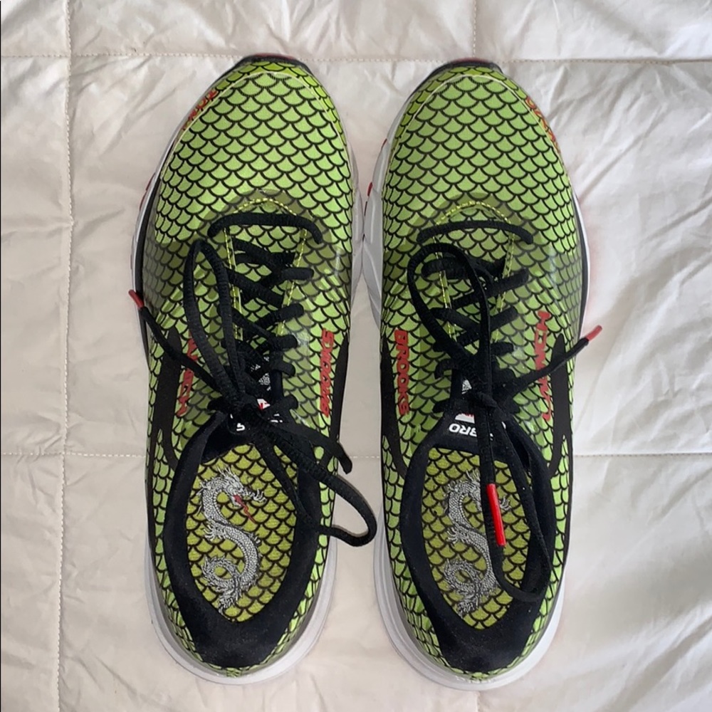 Woman’s Brooks launch 3 size 10